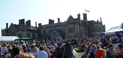 Crowds in front of Wiston House